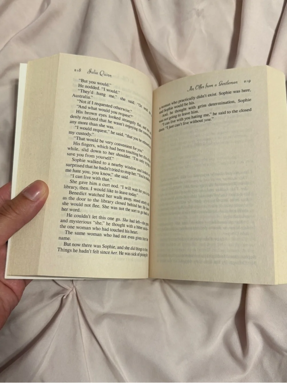 Bridgerton: An Offer From a Gentleman by Julia Quinn - Picture 2 of 4